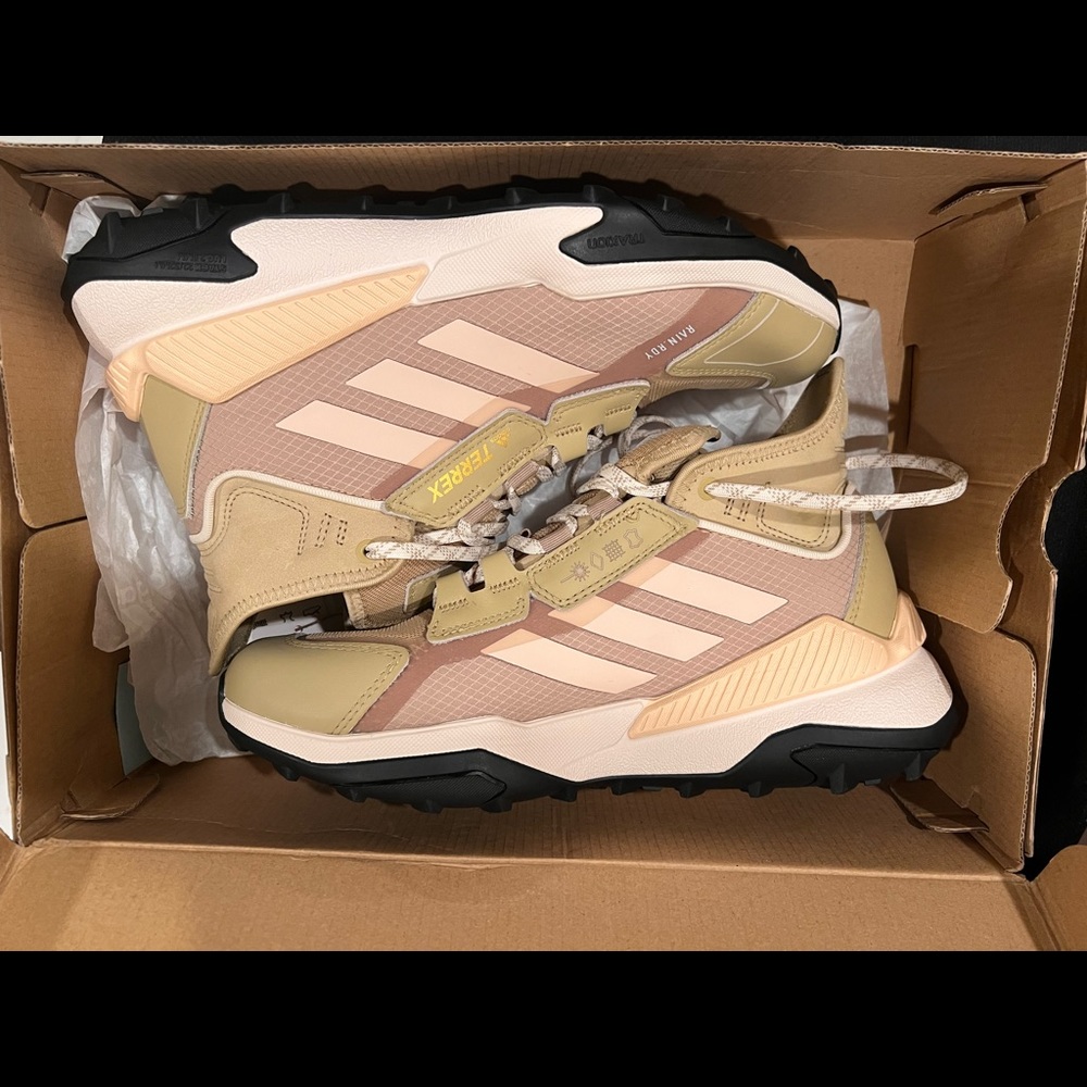 Brand new in box size 8.5 women Adidas Terrell Hyperblue Mid R.Rdy